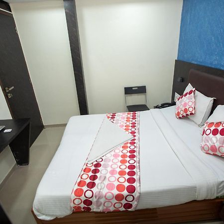 Hotel J D Residency Мумбаи Экстерьер фото