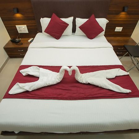 Hotel J D Residency Мумбаи Экстерьер фото