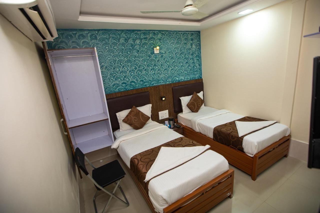 Hotel J D Residency Мумбаи Экстерьер фото