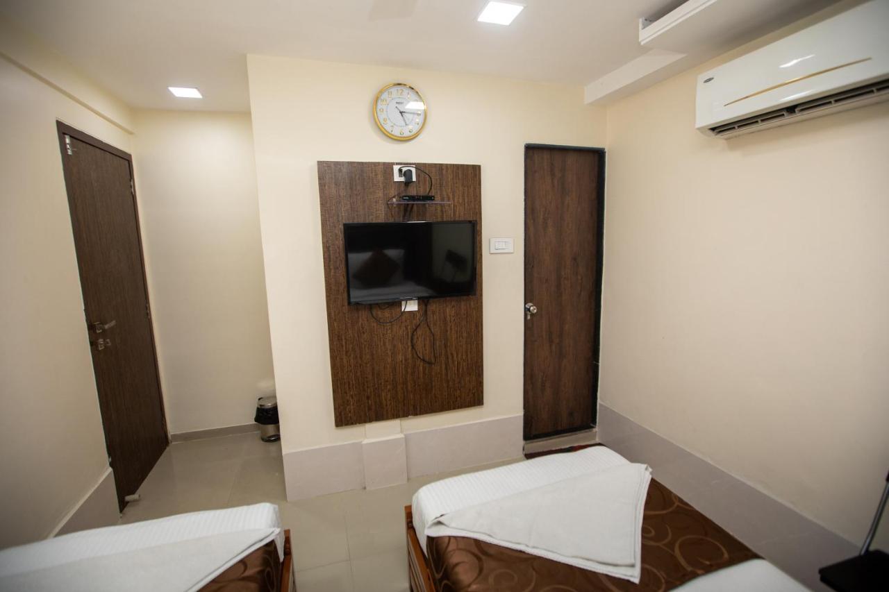 Hotel J D Residency Мумбаи Экстерьер фото