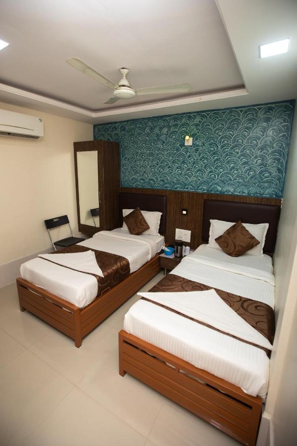 Hotel J D Residency Мумбаи Экстерьер фото
