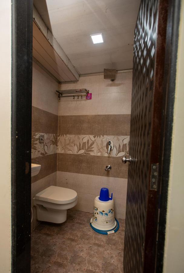 Hotel J D Residency Мумбаи Экстерьер фото