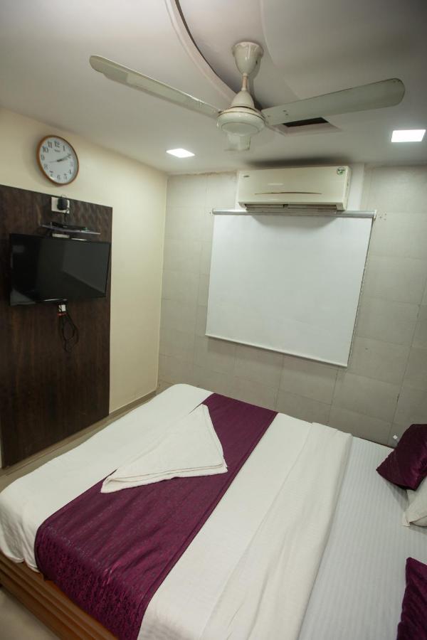 Hotel J D Residency Мумбаи Экстерьер фото