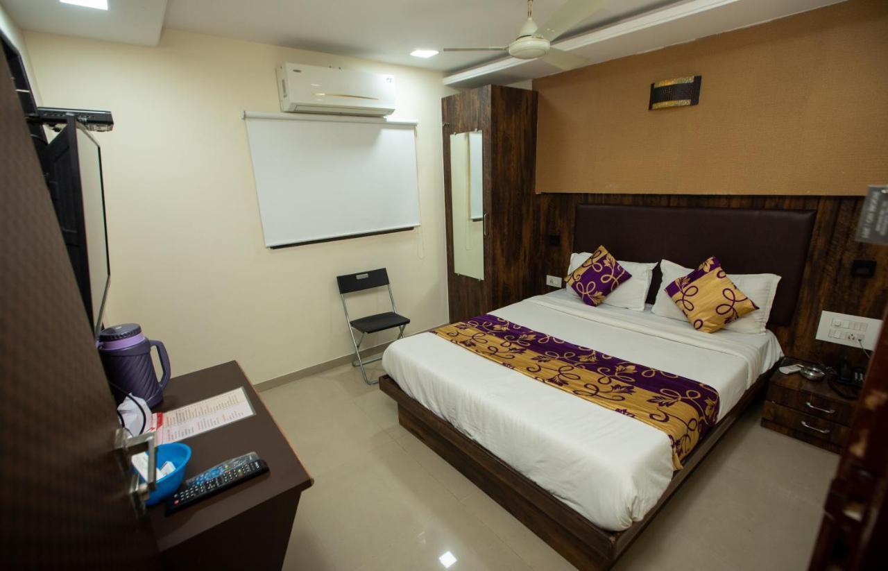 Hotel J D Residency Мумбаи Экстерьер фото