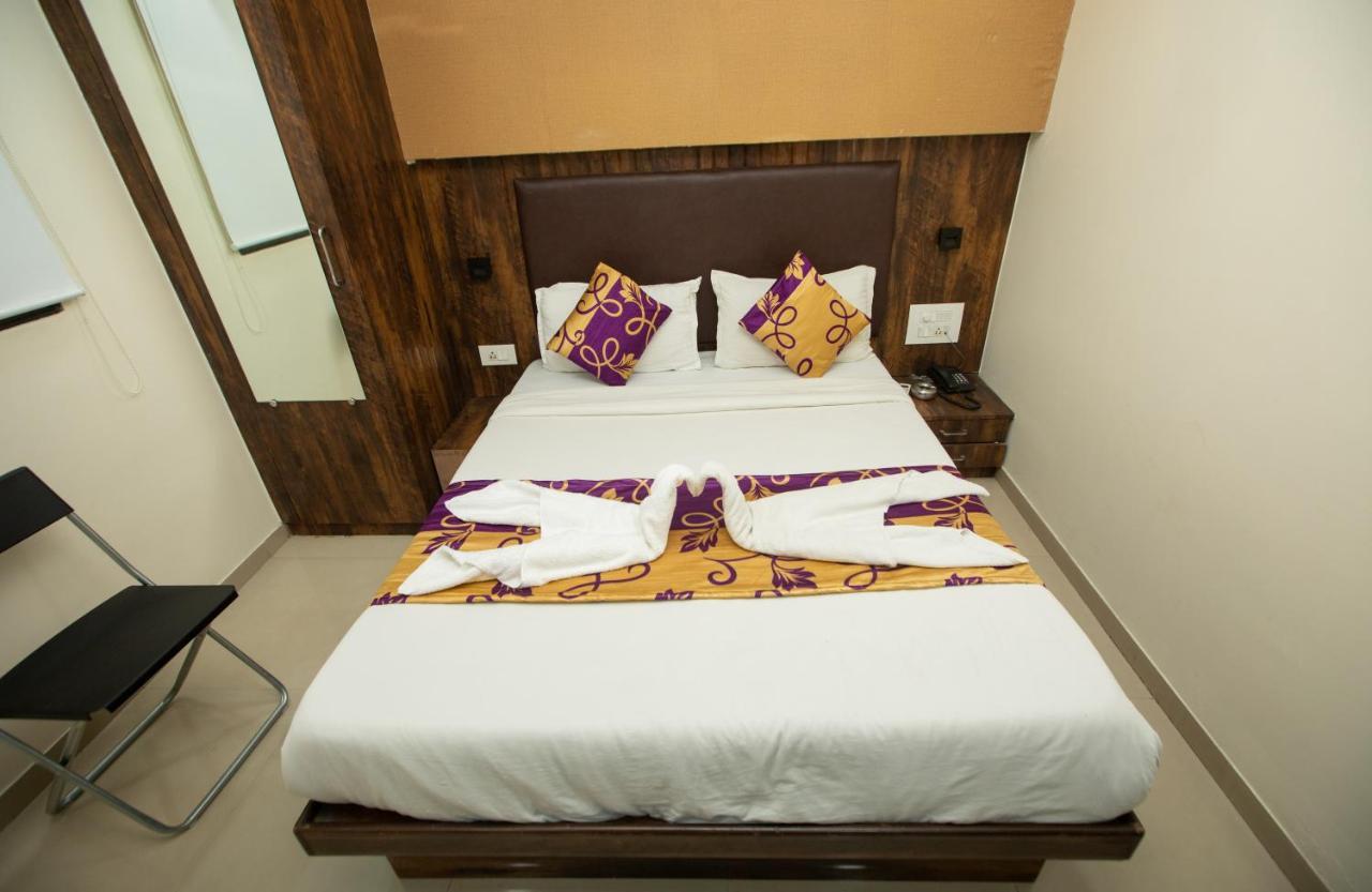 Hotel J D Residency Мумбаи Экстерьер фото