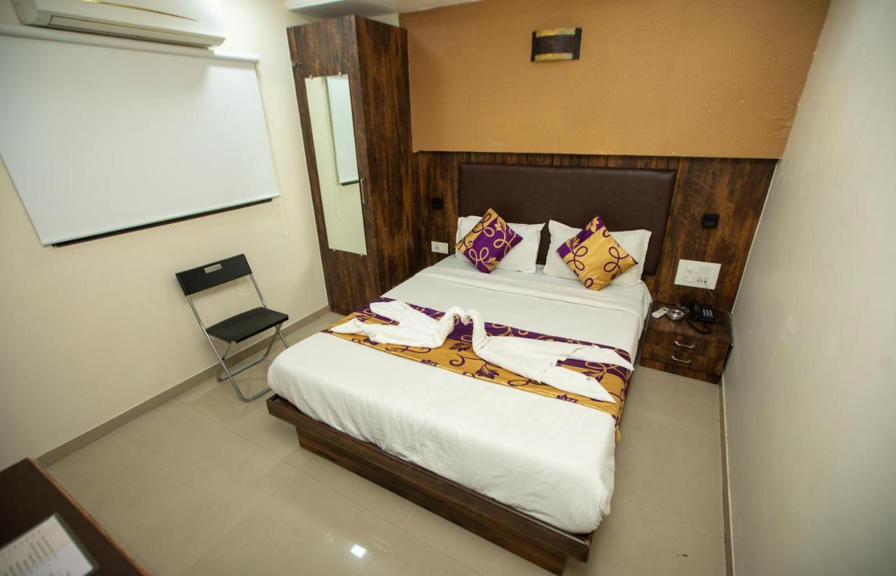 Hotel J D Residency Мумбаи Экстерьер фото