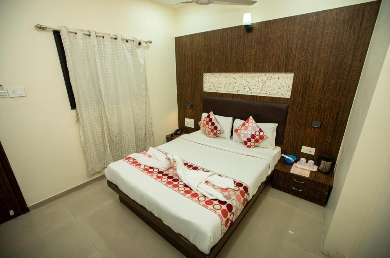 Hotel J D Residency Мумбаи Экстерьер фото