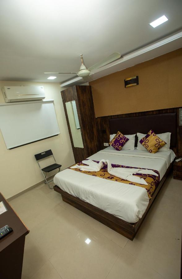 Hotel J D Residency Мумбаи Экстерьер фото