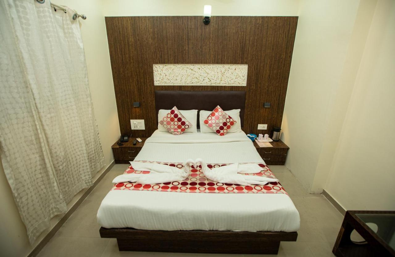Hotel J D Residency Мумбаи Экстерьер фото