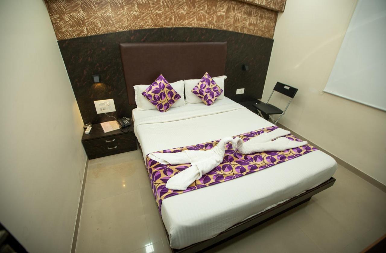 Hotel J D Residency Мумбаи Экстерьер фото