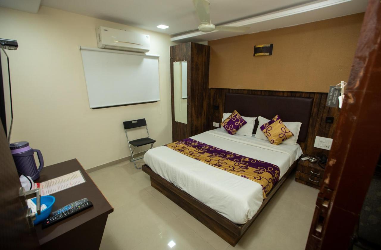 Hotel J D Residency Мумбаи Экстерьер фото