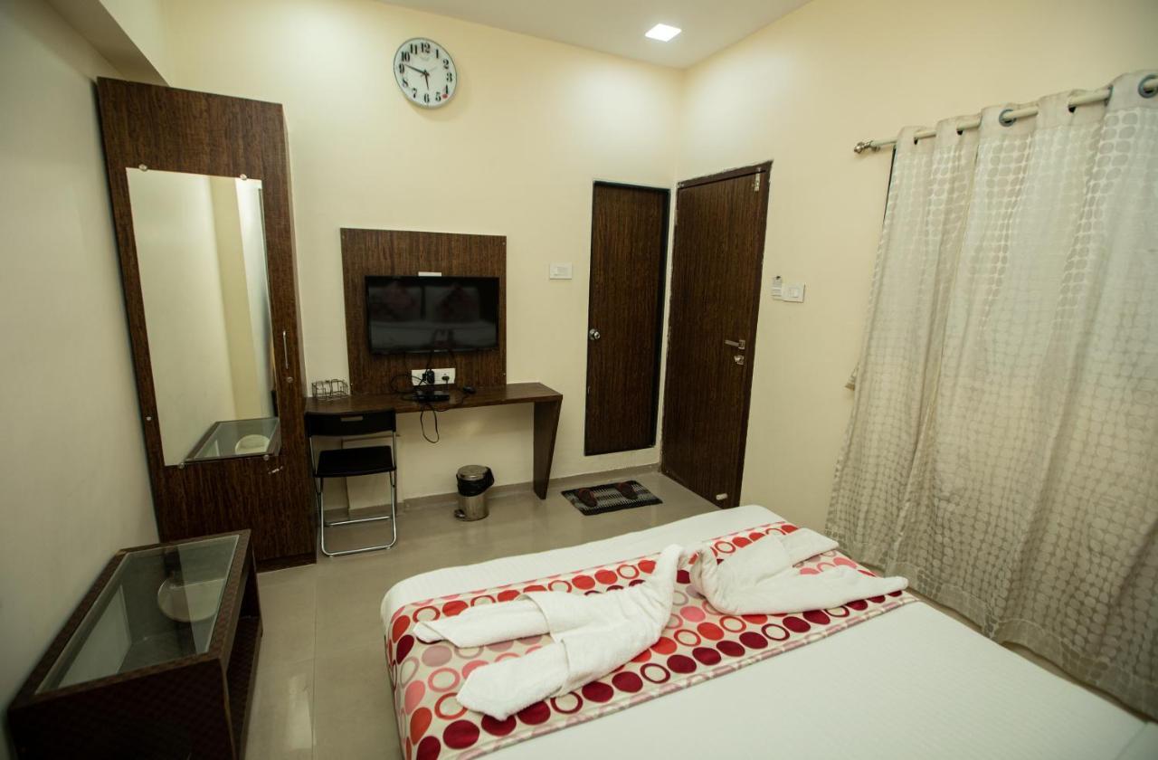 Hotel J D Residency Мумбаи Экстерьер фото
