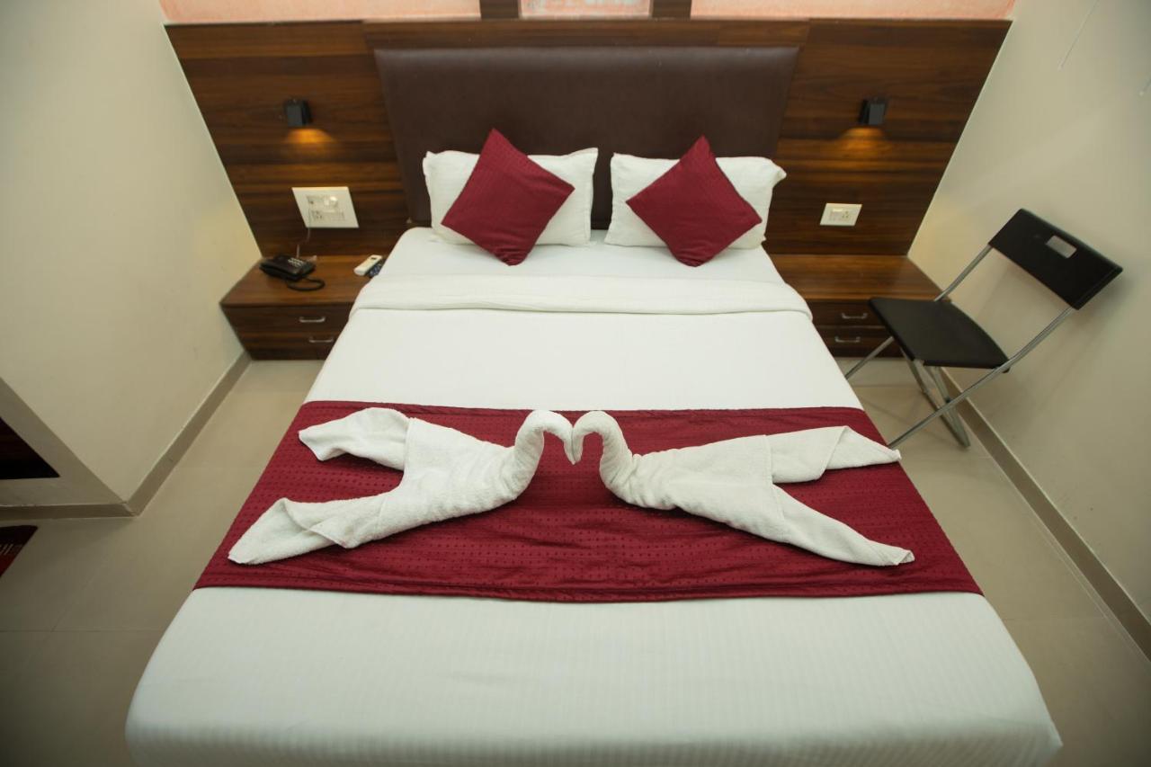 Hotel J D Residency Мумбаи Экстерьер фото