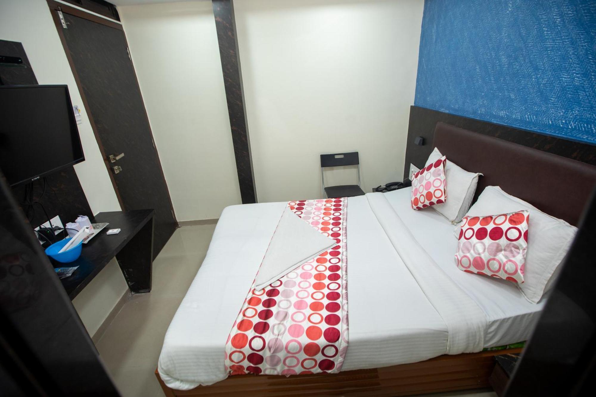 Hotel J D Residency Мумбаи Экстерьер фото