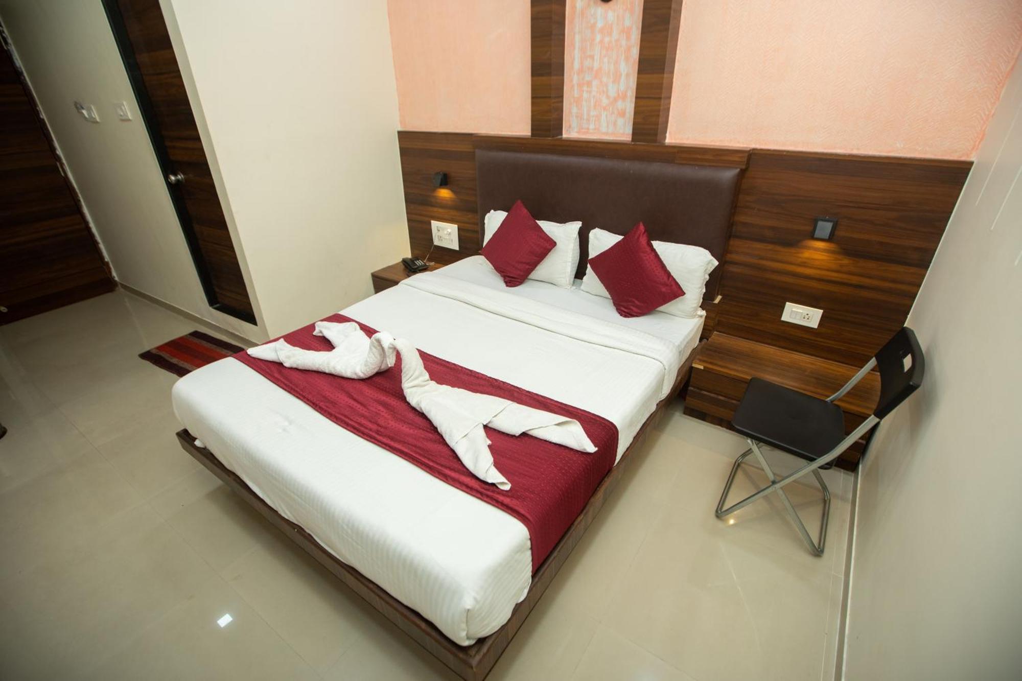 Hotel J D Residency Мумбаи Экстерьер фото