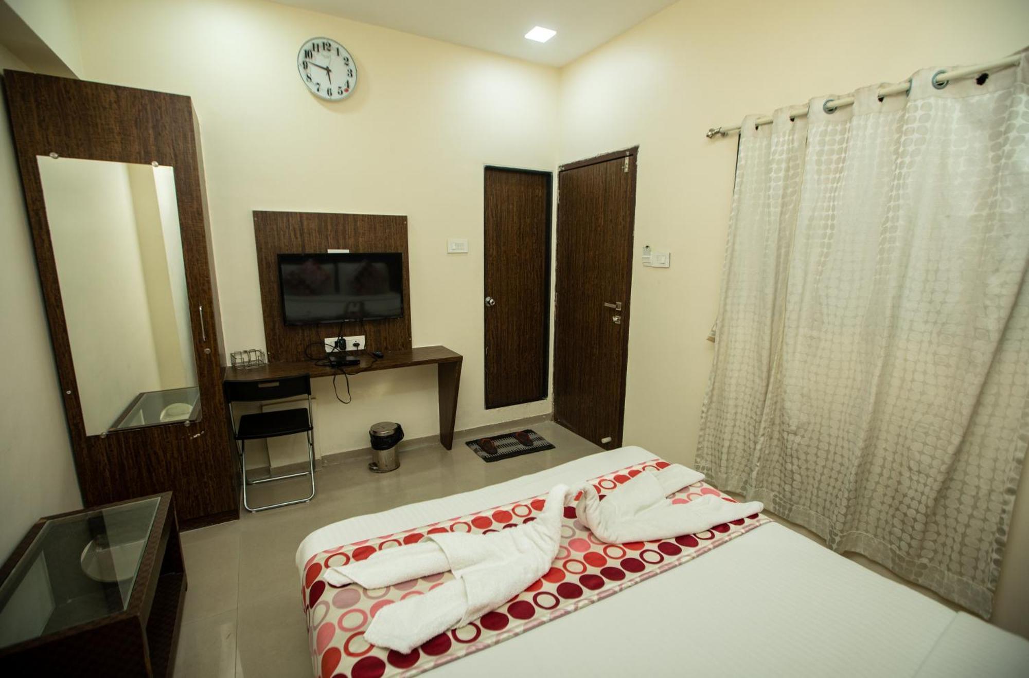 Hotel J D Residency Мумбаи Экстерьер фото