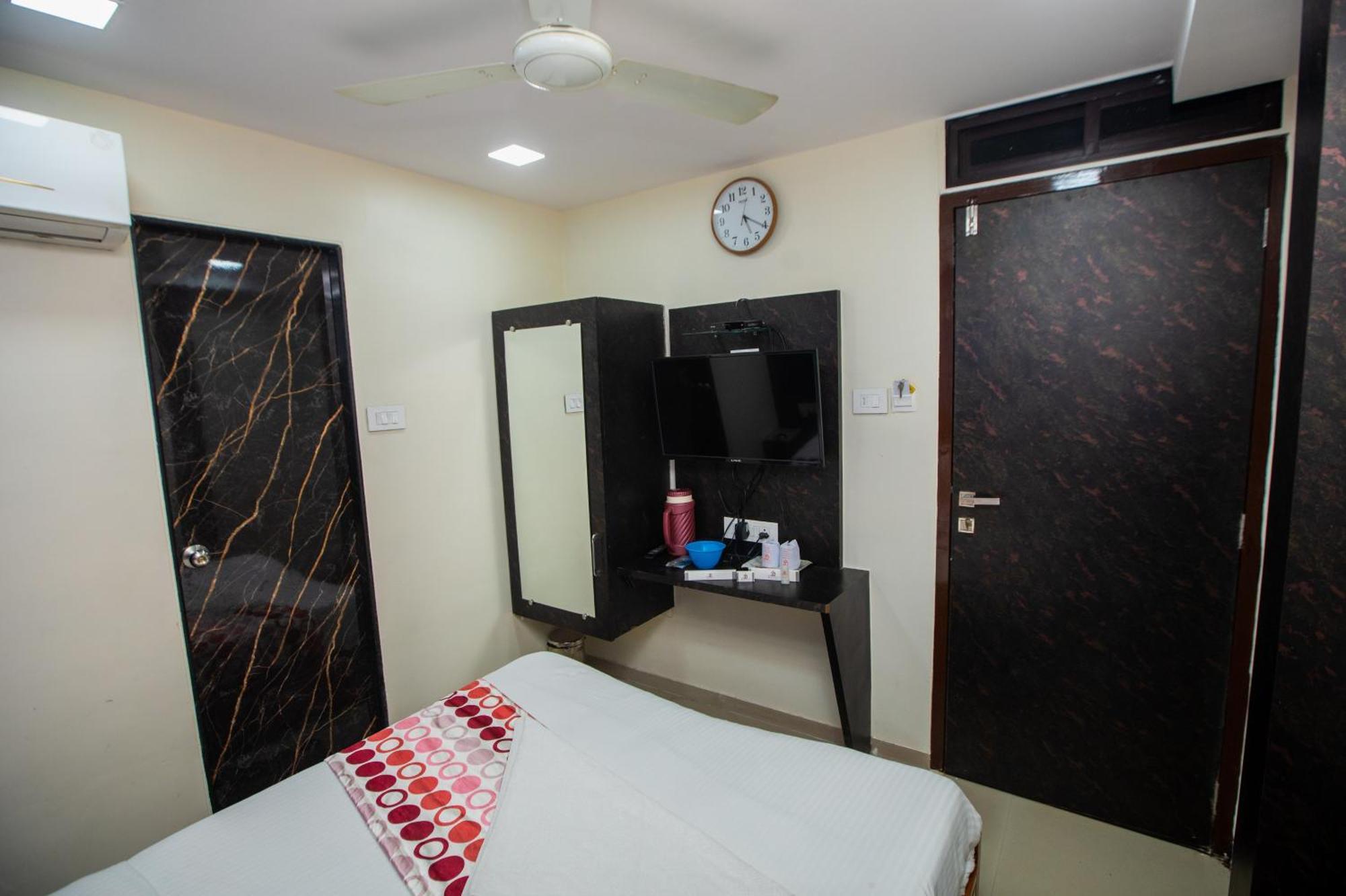 Hotel J D Residency Мумбаи Экстерьер фото