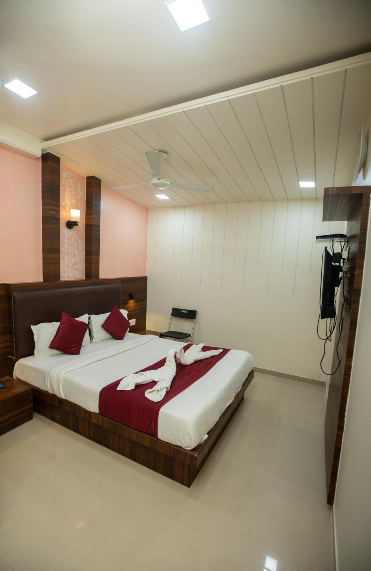 Hotel J D Residency Мумбаи Экстерьер фото