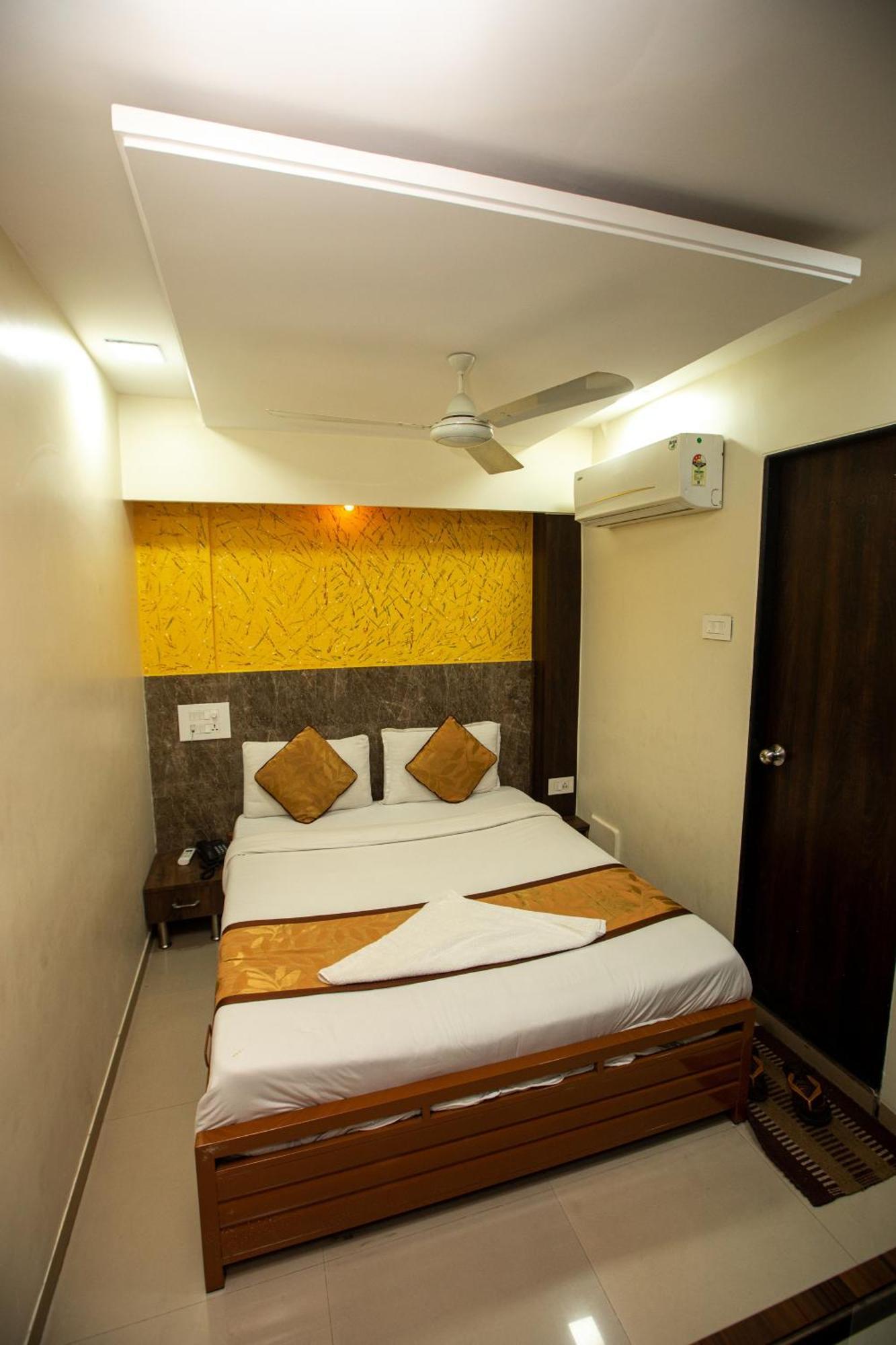 Hotel J D Residency Мумбаи Экстерьер фото