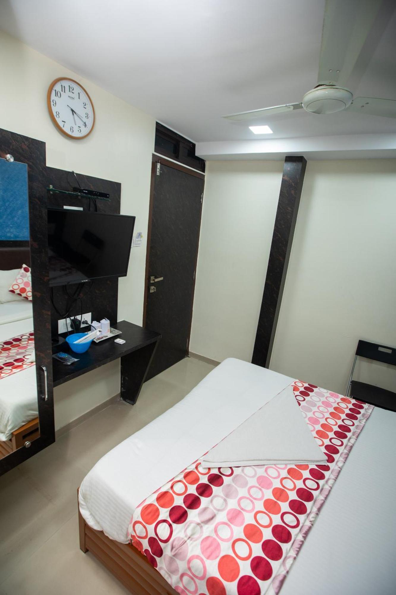 Hotel J D Residency Мумбаи Экстерьер фото