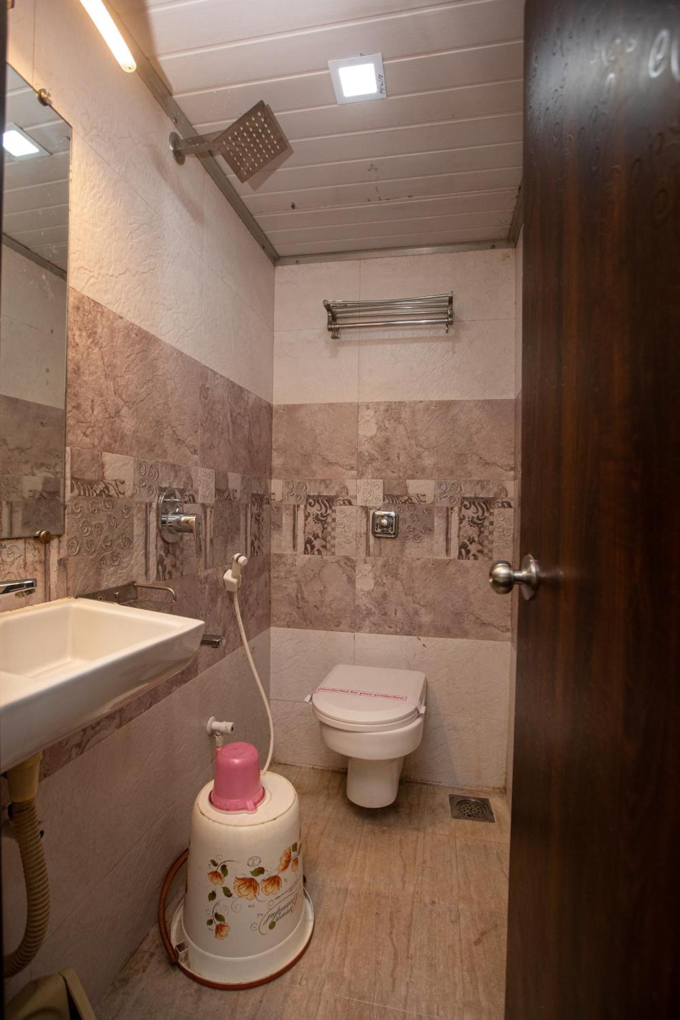 Hotel J D Residency Мумбаи Экстерьер фото
