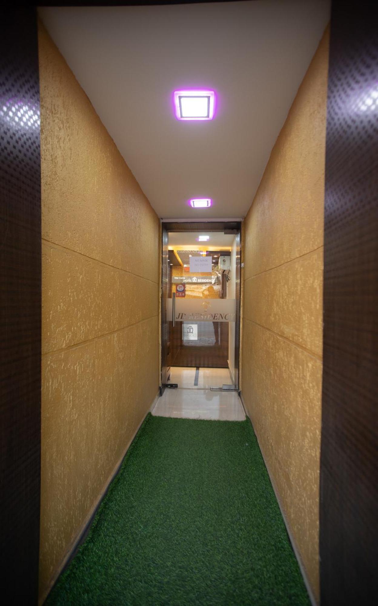 Hotel J D Residency Мумбаи Экстерьер фото